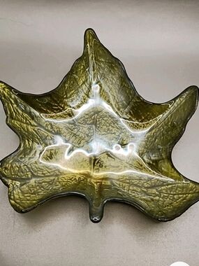 collectible Akcam Turkish glass maple leaf centerpiece or candy dish